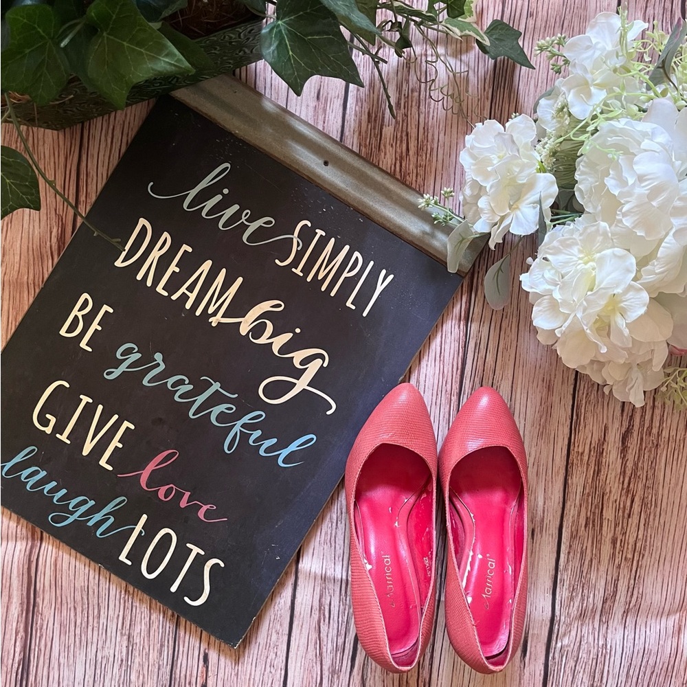 👠, they are real leather. a little defect inside the shoes. See the picture